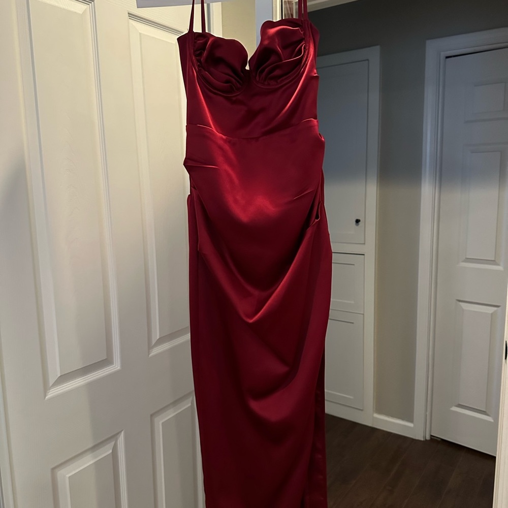 House of CB, Flora Pleated Satin Midi dress. Burgundy.